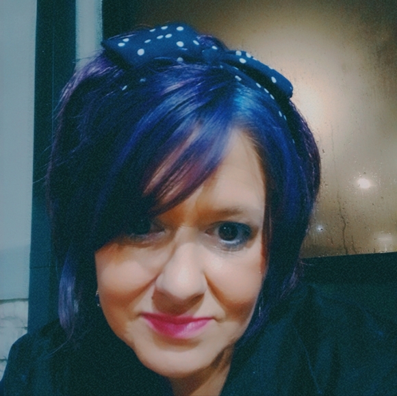 Meet your Posher, Jennifer - Picture 2 of 2